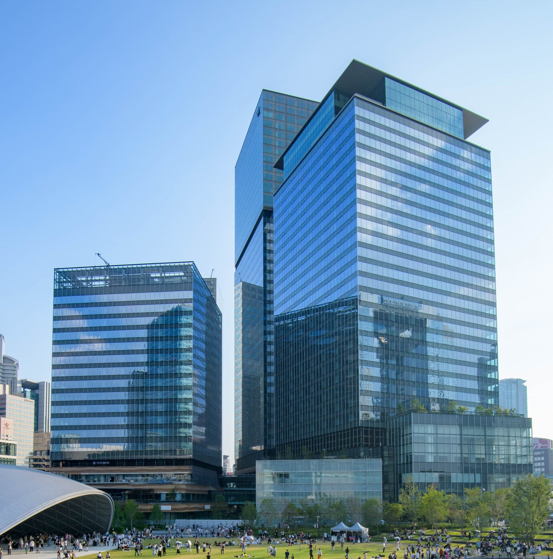 グラングリーン大阪南館パークタワー外観